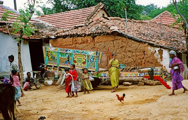 Op het dorpsplein ergens in Zuid-India