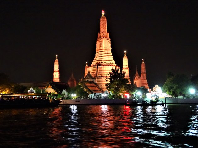 Wat Arun in de schijnwerper.
