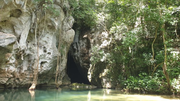 Diep in de Maya bergen ligt deze ingang van de rivier