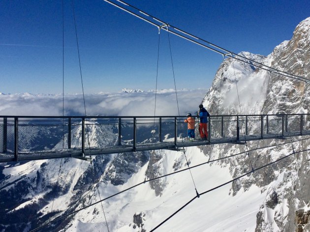 Op de suspension brug op de Dachstein gletsjer
