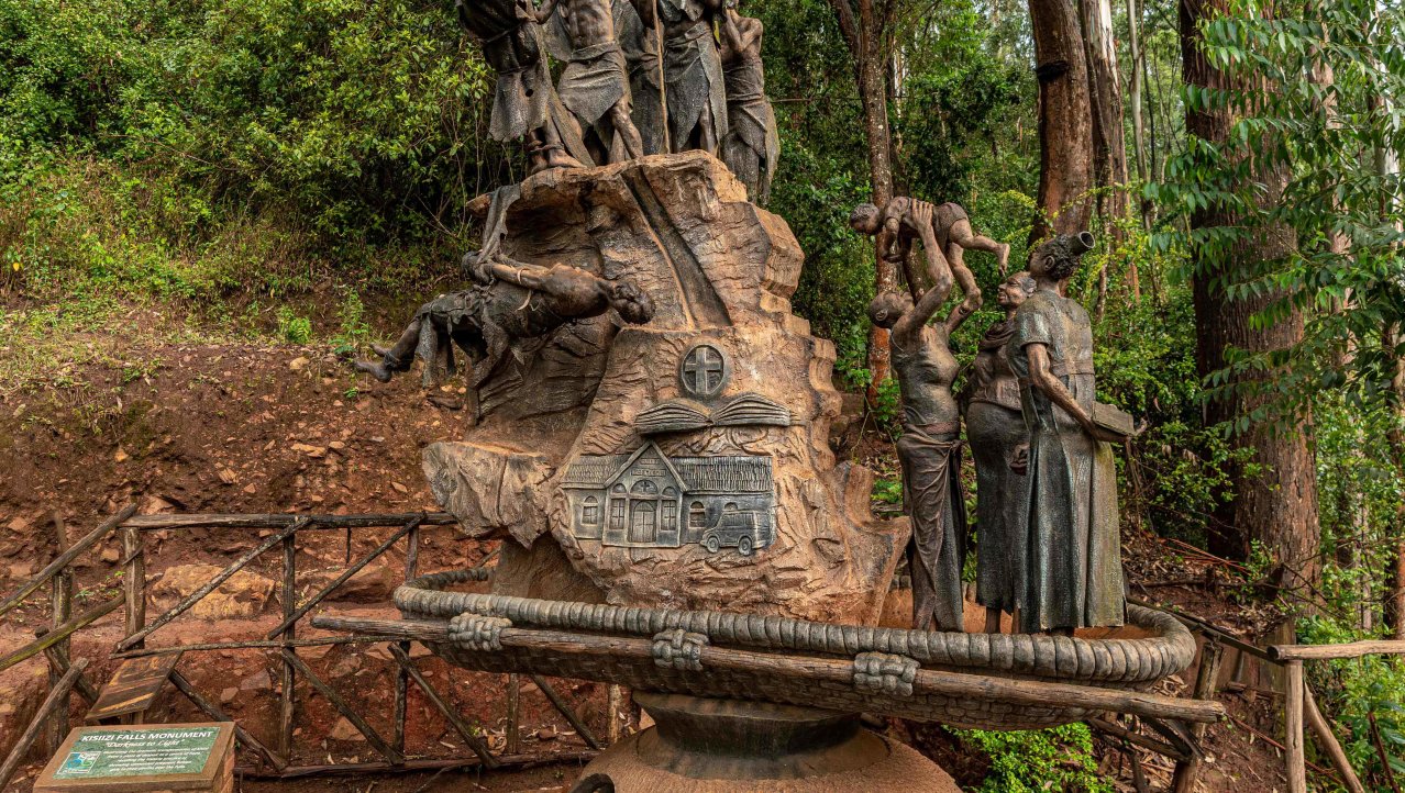 Monument bij waterval van Kisiizi