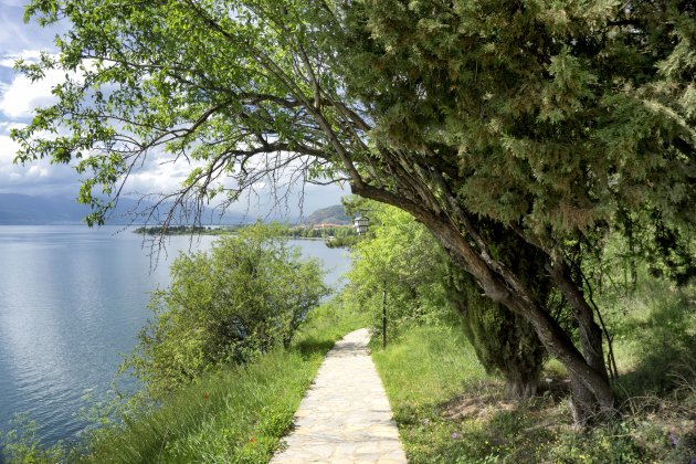 Wandelen langs het meer van Ohrid