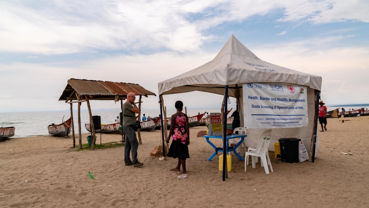 Vissersdorpje Kisenyi aan het Edward Lake - Ebola