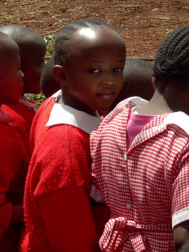 Keniaans meisje op schoolreis