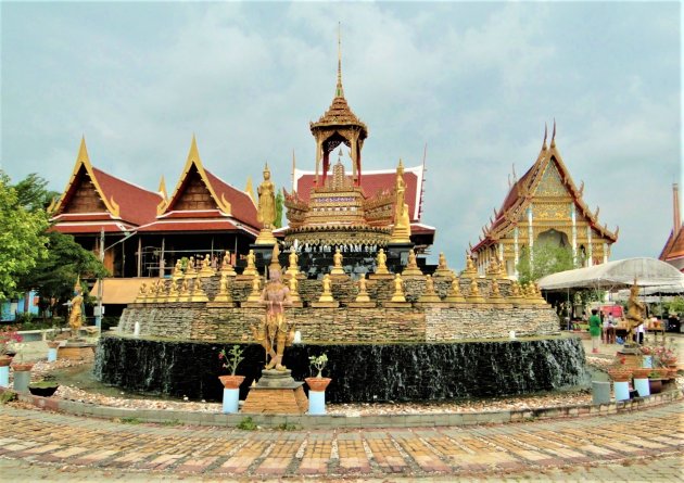 Ronde Boeddha fontein.