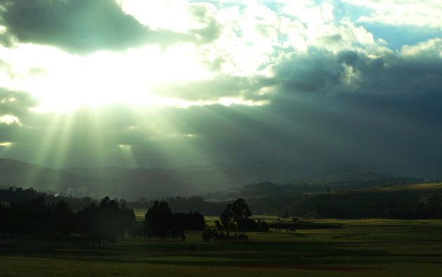 Zonnestralen over het Amharagebied
