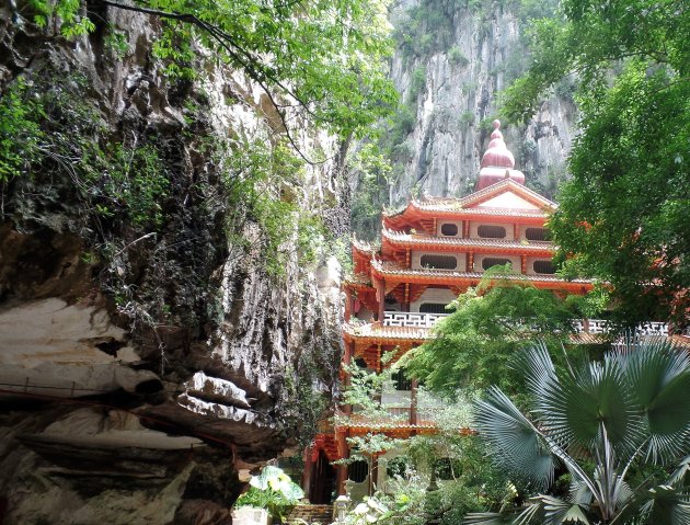 Sam Poh Tong Cave Temple