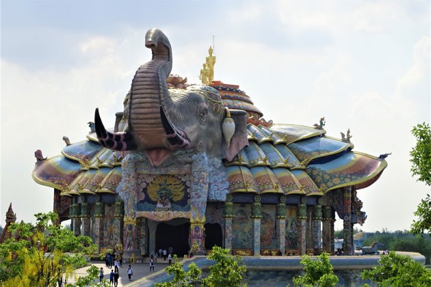 Futuristische Boeddhistische Tempel.