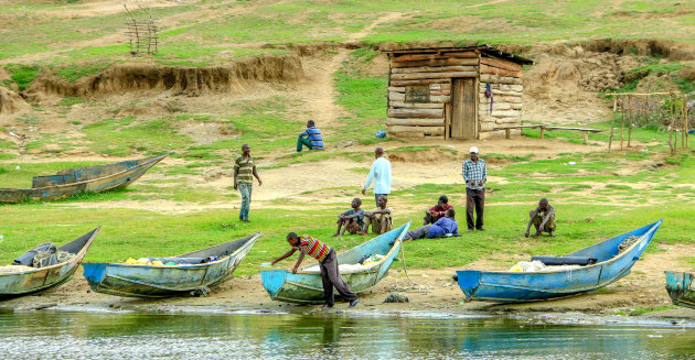 Vissersdorpje aan het Kazinga kanaal