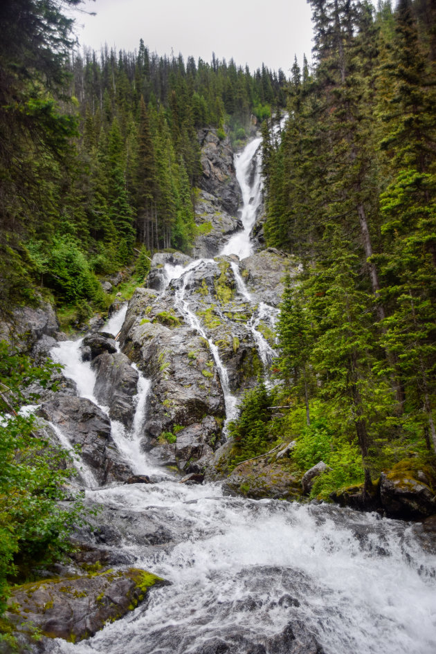 Waterval in west-Canada