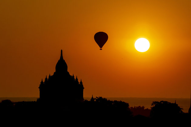 luchtballon boven Bagan