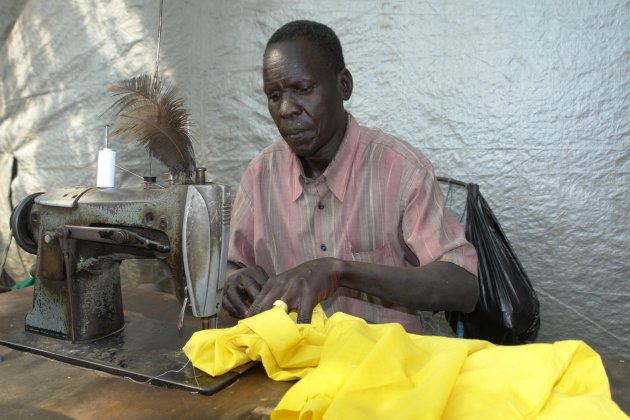 Kleermaker op markt in Nasir Zuid Sudan
