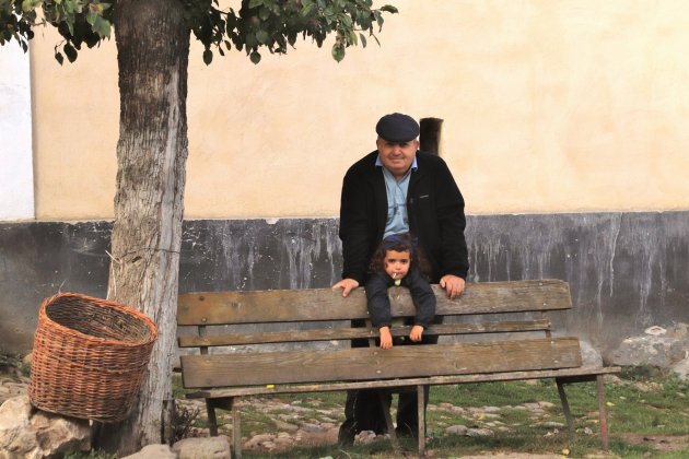 Opa en kleindochter in Viscri