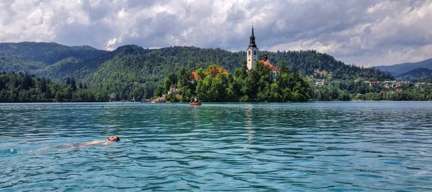 Zwemmen in het meer van Bled