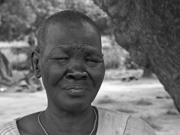 Vrouw van de Nuer stam Zuid Soedan