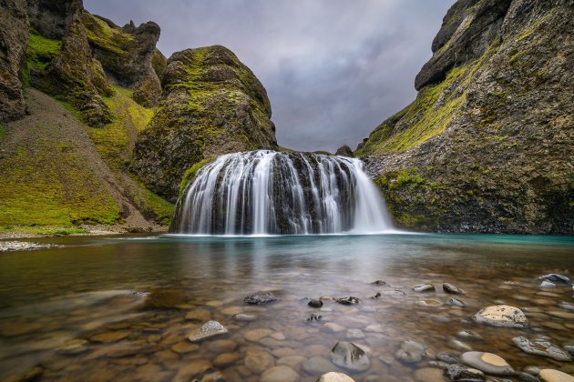 Een kleine waterval voor IJslandse begrippen