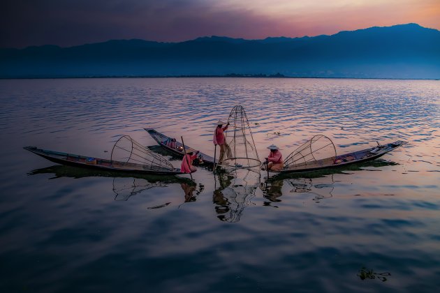 Traditionele vissers op het Inle meer
