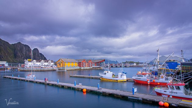 De haven van Svolvær