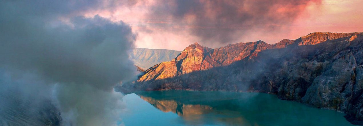 Daal af in de krater van de actieve IJen vulkaan op Java - tip foto