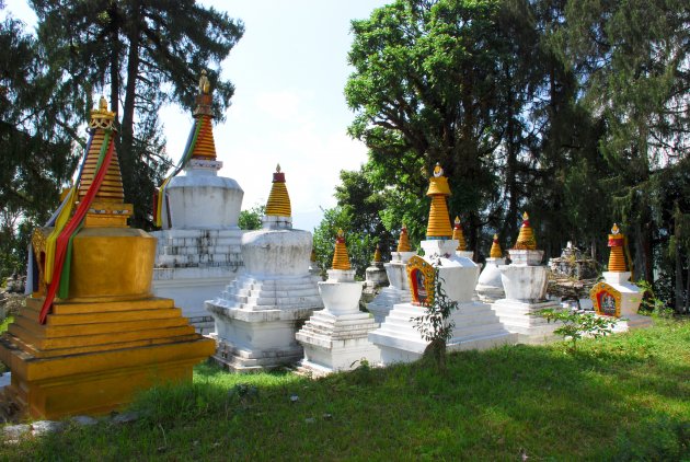 stupa's bij Tashiding Gompa
