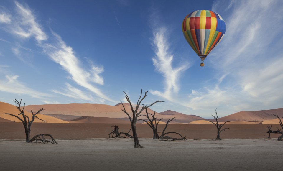 Luchtballon boven de Dead Vlei, Namibië. Foto: Getty Images
