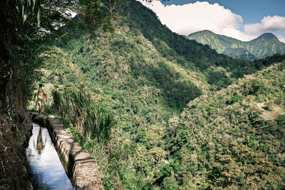 Canal de Beauregard, een aquaduct gebouwd door slaven, Martinique. Foto_ Tim Bilman