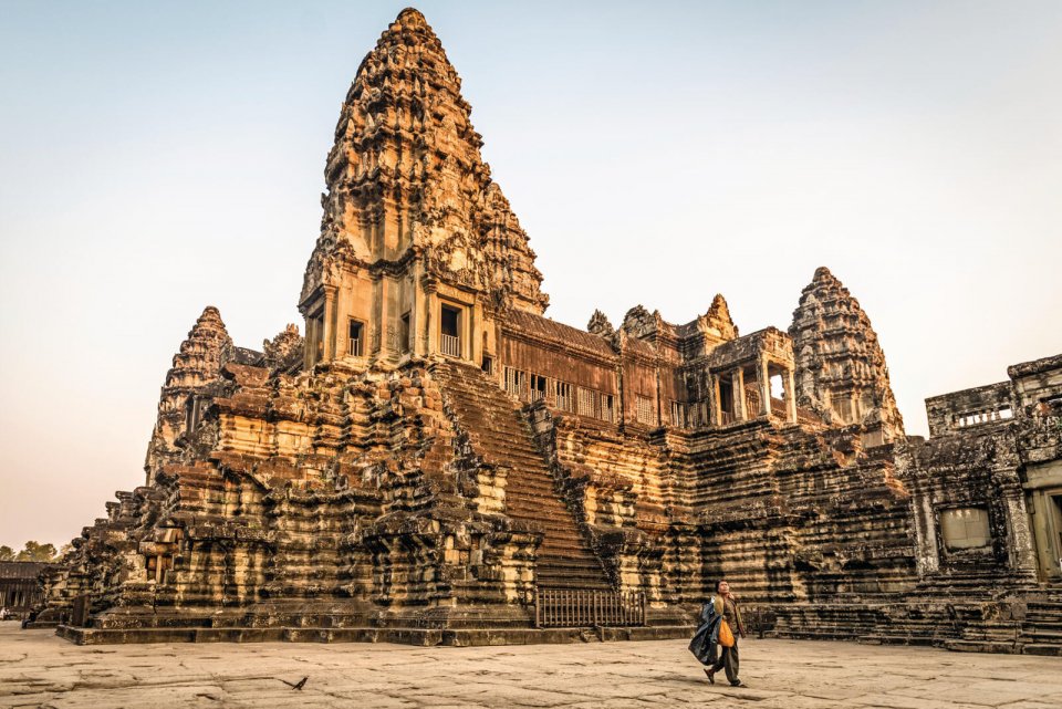 Het toppunt van Angkor, de oude hoofdstad van het Khmer rijk, is Angkor Wat, dat te boek staat als het grootste religieuze monument ter wereld. Foto Rowin Ubink