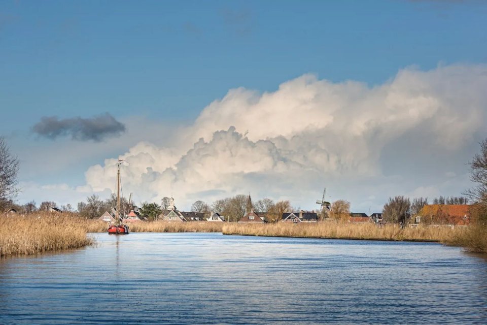 Wintervaren bij Woudsend - Waterland van Friesland