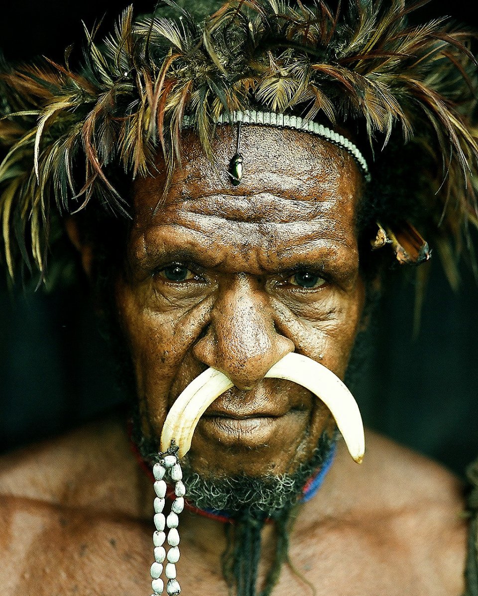 Autochtoon in West-Papoea, Indonesië - door Monique Vos