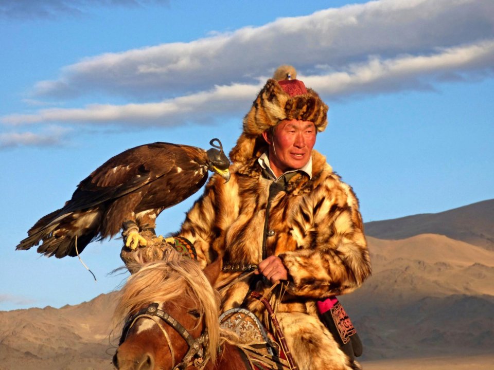 Adelaarsjagers zijn onlosmakelijk verbonden met de cultuur van de etnische Kazachen in het uiterste westen van Mongolië. Foto: Linda Adriaenssens