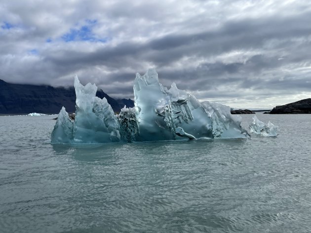 IJsschots in gletsjermeer Jökulsárlón
