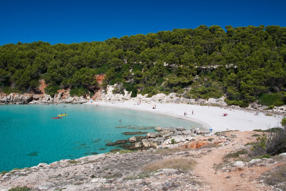 Cala Escorxada, Menorca in Spanje. Foto: Getty Images
