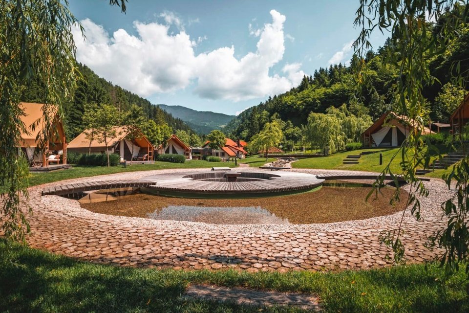 Herbal glamping resort ljubno. Foto: Charming Slovenia