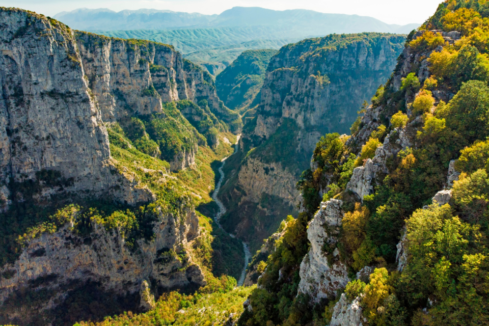 Ontdek de diepste kloof ter wereld in Griekenland. Foto: GettyImages