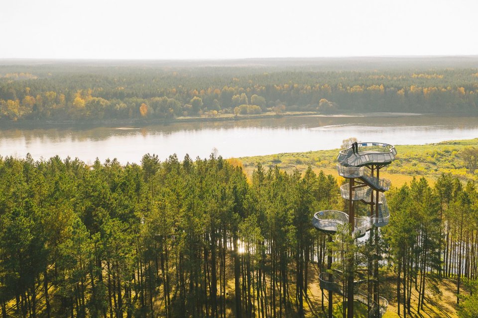 Geniet van een spectaculair uitzicht vanuit een van de vele uitkijktorens. Foto: Laimonas Ciūnys_Lithuania Travel