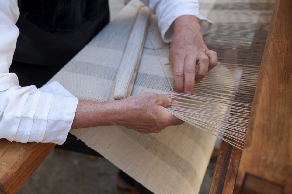 Nieuwe hobby op reis: leer weven in Frankrijk. Foto: Getty Images