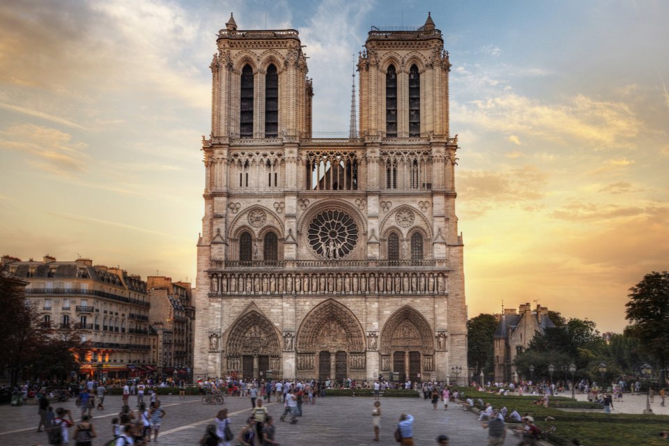 Op deze Europese bestemmingen zijn zakkenrollers het meest actief: Notre Dame – Parijs, Frankrijk. Foto: Getty Images