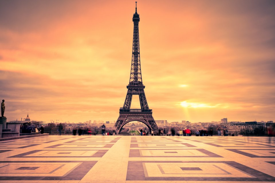 Op deze Europese bestemmingen zijn zakkenrollers het meest actief: De Eiffeltoren – Parijs, Frankijk. Foto: Getty Images