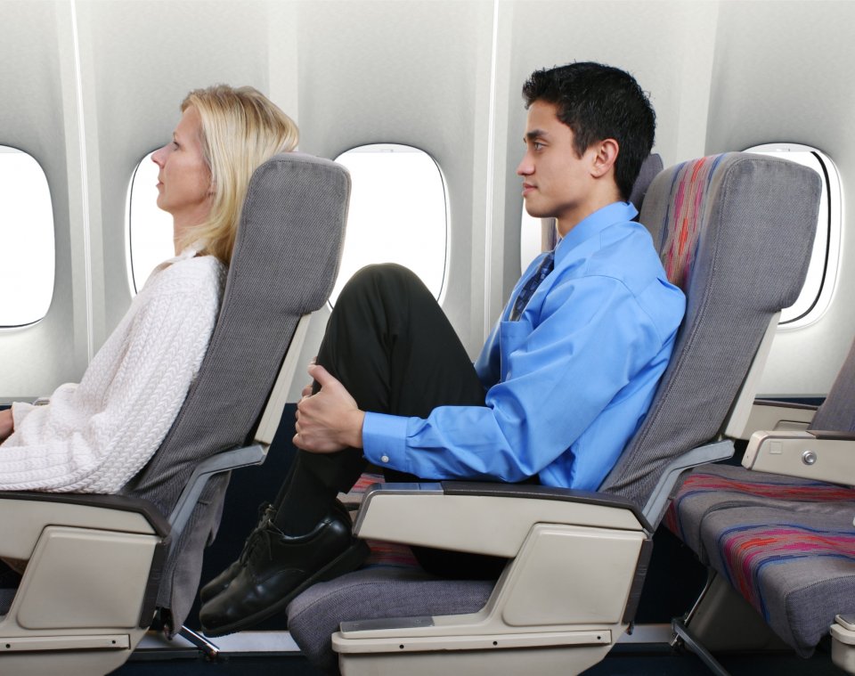 Je vliegtuigstoel upgraden naar premium economy, is dat het geld waard?