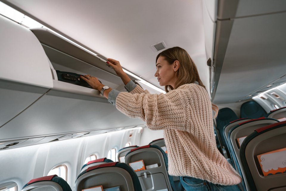 Hoe schoon zijn de bagagebakken in het vliegtuig? Foto: Getty Images
