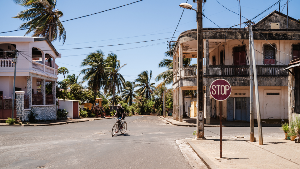 Diego-Suarez is een fotogenieke koloniale stad met brede straten. Foto: Stijn Hoekstra
