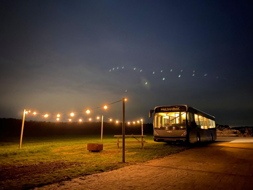 Slapen in een lijnbus in Huijbergen, Noord-Brabant. Foto: Bories