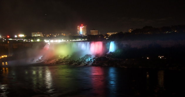 Niagarafalls by night