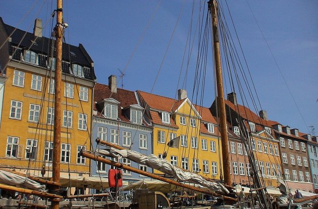 De gezellige Nyhavn vanaf het water