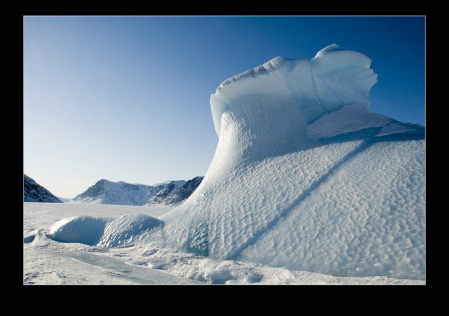 Kamperen bij een gigantische ijsberg in Storefjord