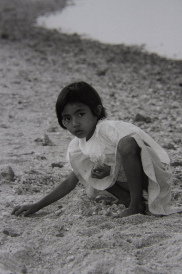 Anak op strand Sila - Nusalaut