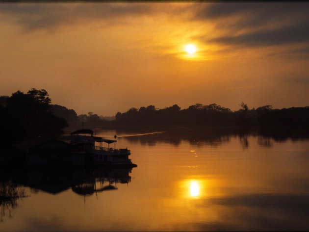 zons opkomst boven de rio Negro