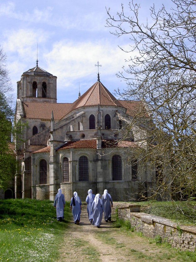 Kerk met nonnen