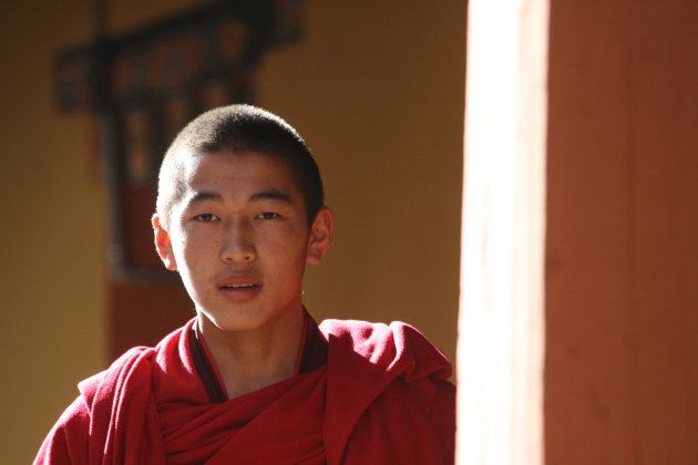 monnik bij dzong
