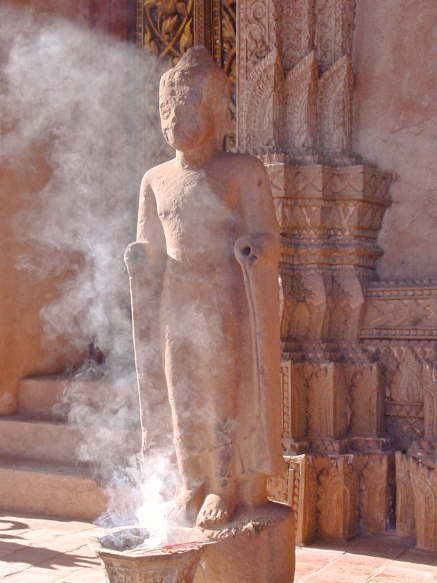 boeddha in rook 
